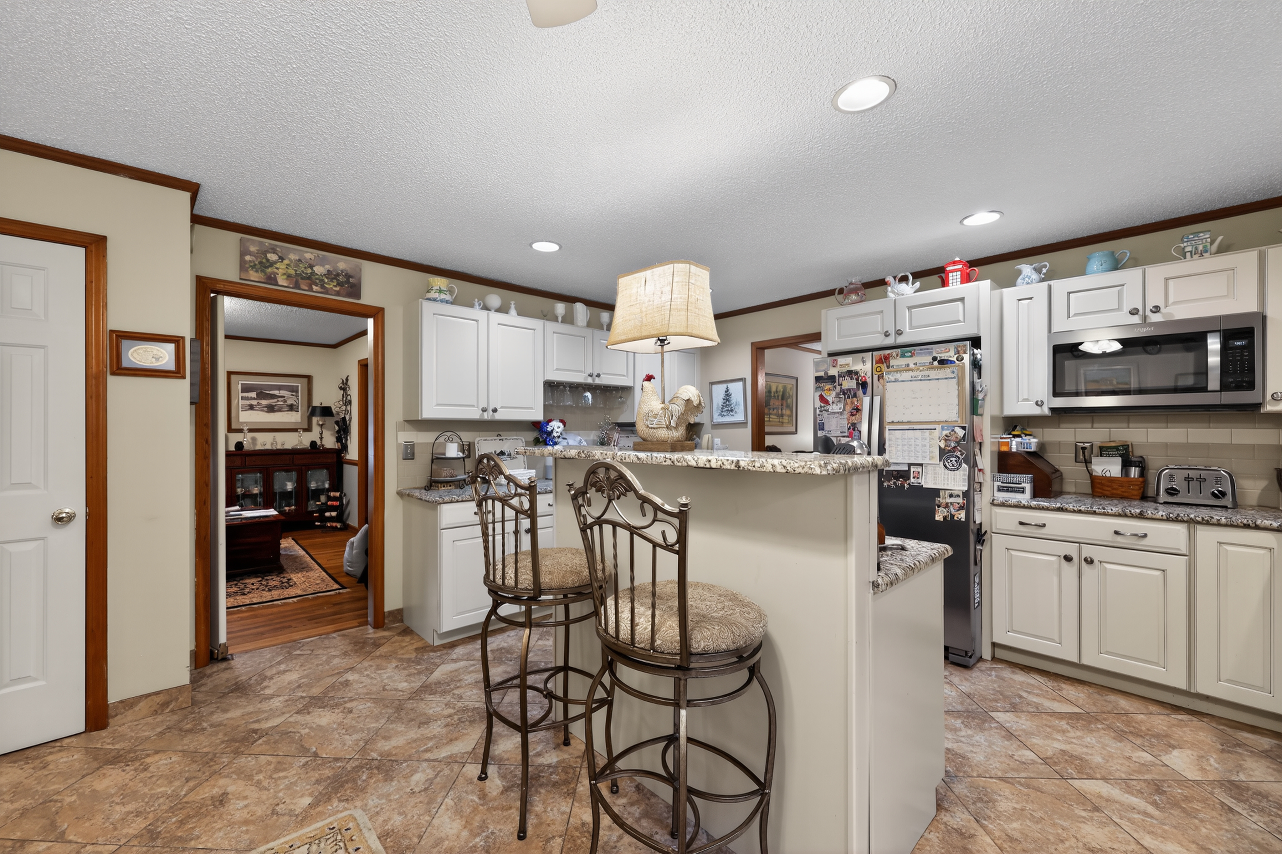 Kitchen breakfast bar