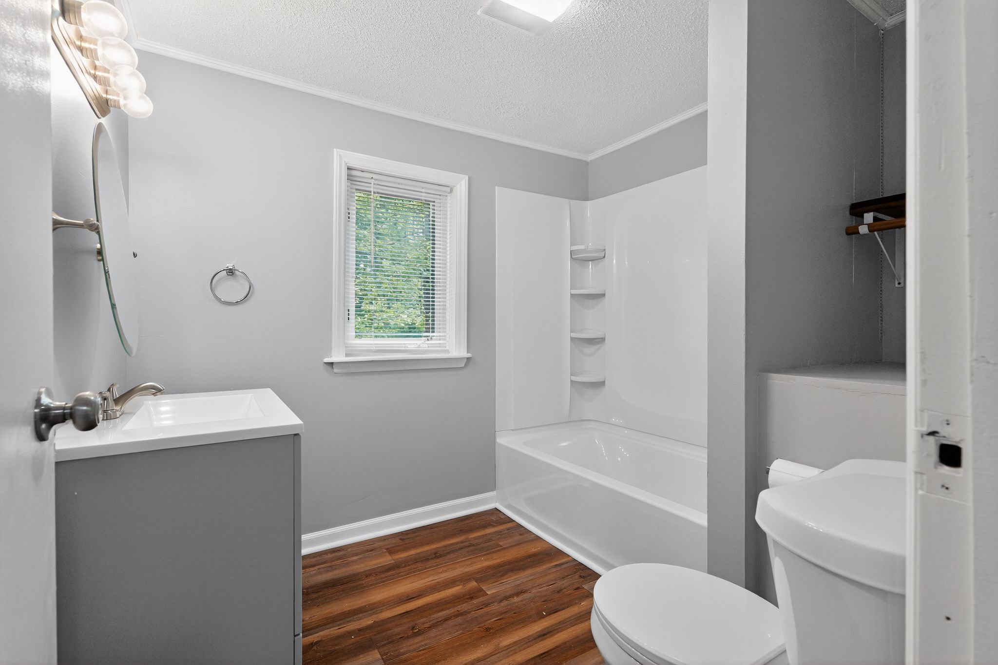 Full bathroom