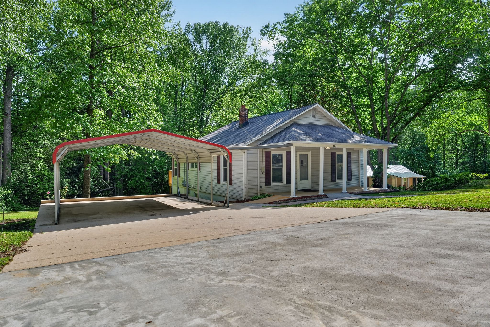801 Woodlawn Avenue SW, Valdese — front exterior